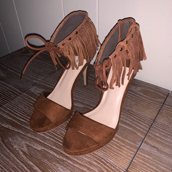 Cognac 4” fringed heels. - Picture 1 of 6